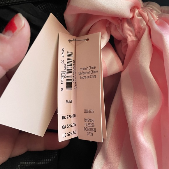 COPY - Victoria secret slippers with bag - Picture 4 of 4